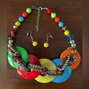 Brighten up your outfit with this unique multicolored necklace and earrings❣️
